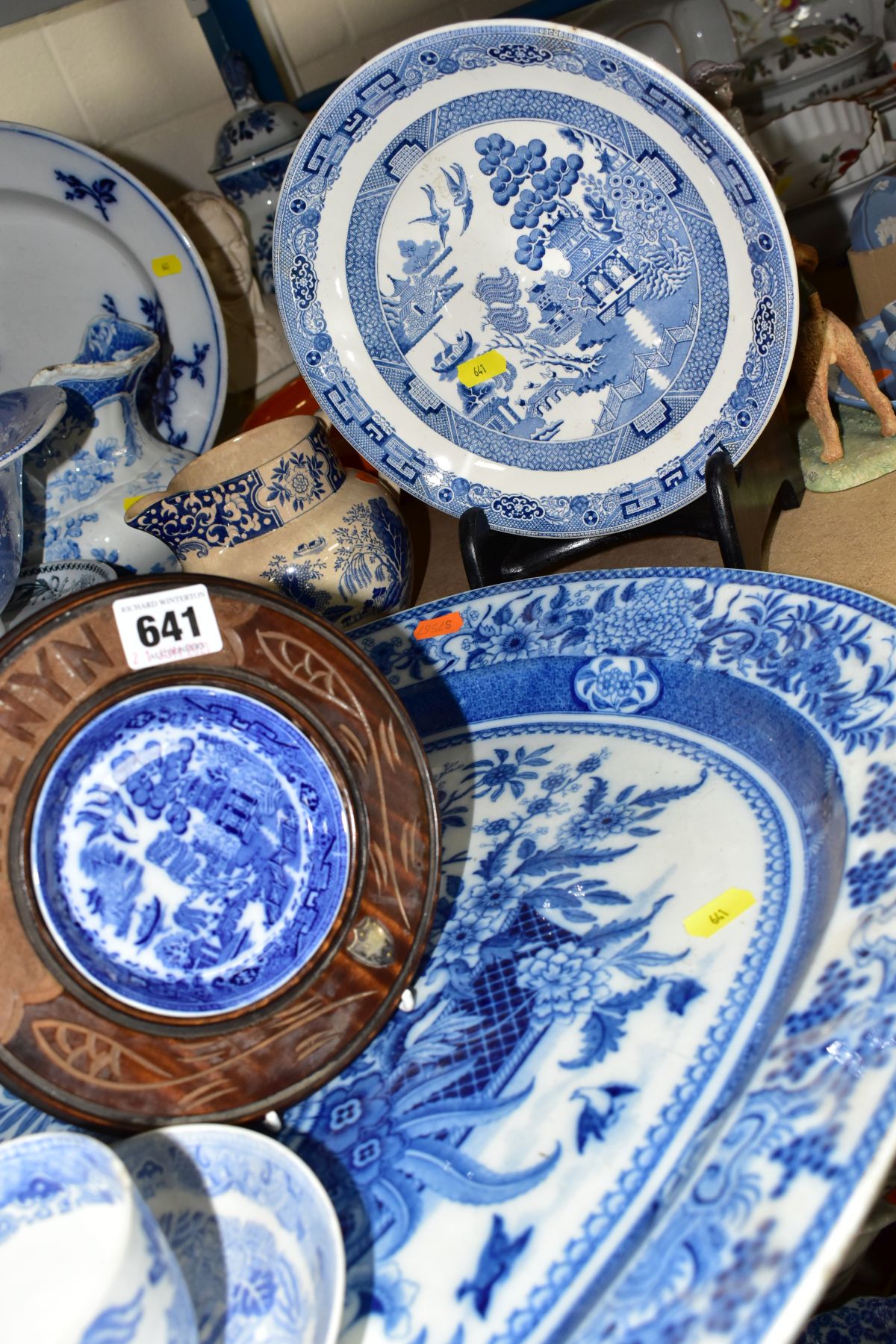 A GROUP OF 19TH AND 20TH CENTURY BLUE AND WHITE TRANSFER PRINTED POTTERY, to include an unmarked - Image 2 of 17