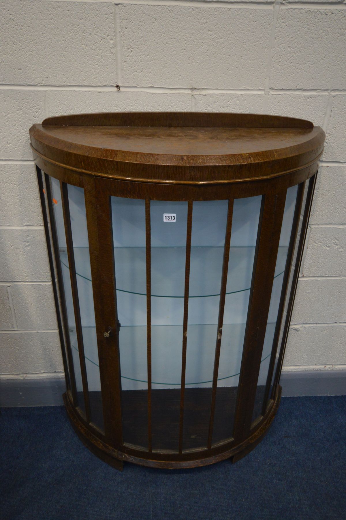 AN EARLY TO MID 20TH CENTURY OAK SINGLE DOOR DEMI LUNE CHINA CABINET, enclosing two fixed glass - Image 2 of 4