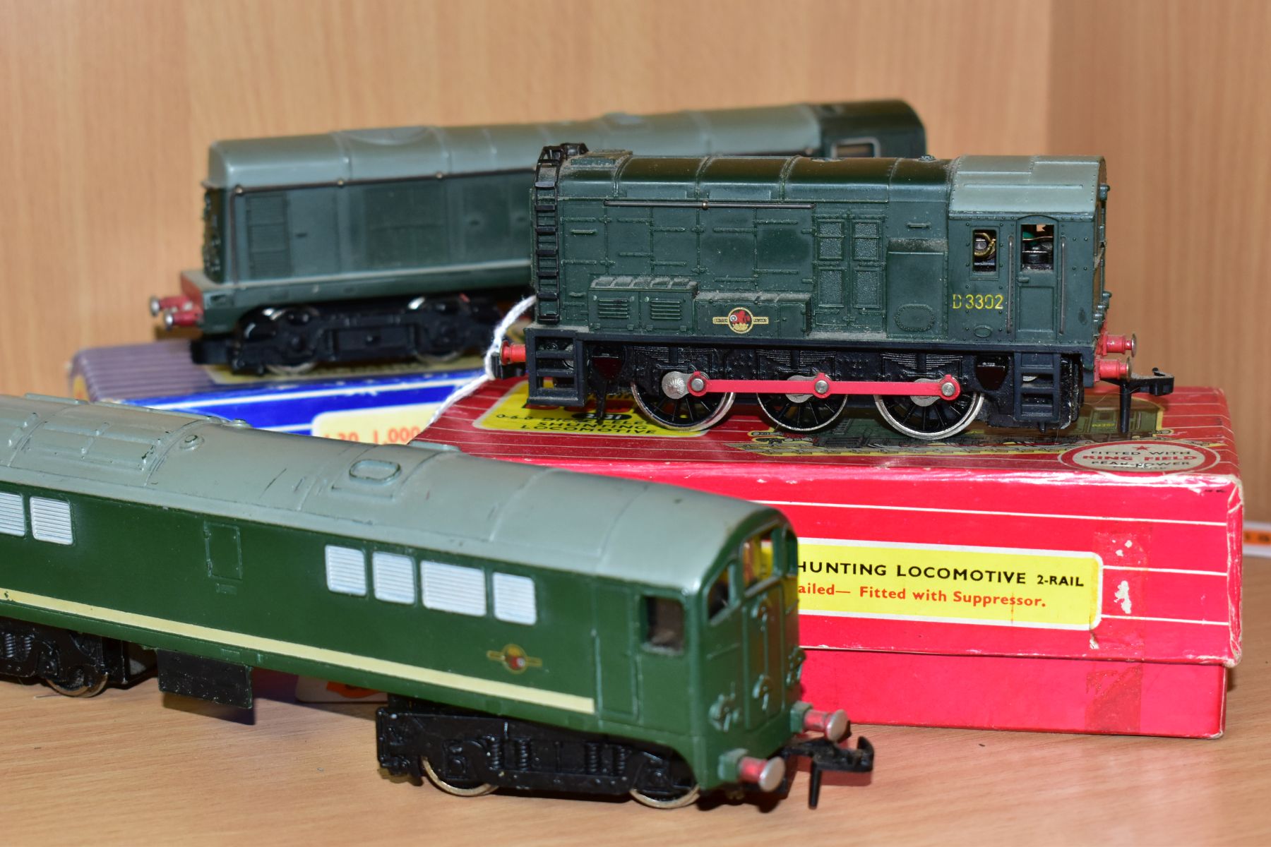 THREE HORNBY DUBLO TWO RAIL LOCOMOTIVES, boxed class 20 No. D8017 (2230), boxed class 08 No. - Image 3 of 4