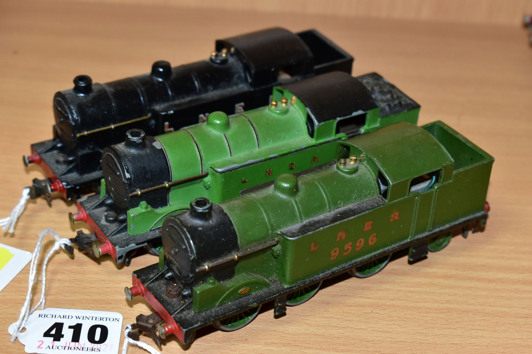 THREE UNBOXED HORNBY DUBLO CLASS N2 TANK LOCOMOTIVES, No. 2691, L.N.E.R black livery, No. 9499 (with