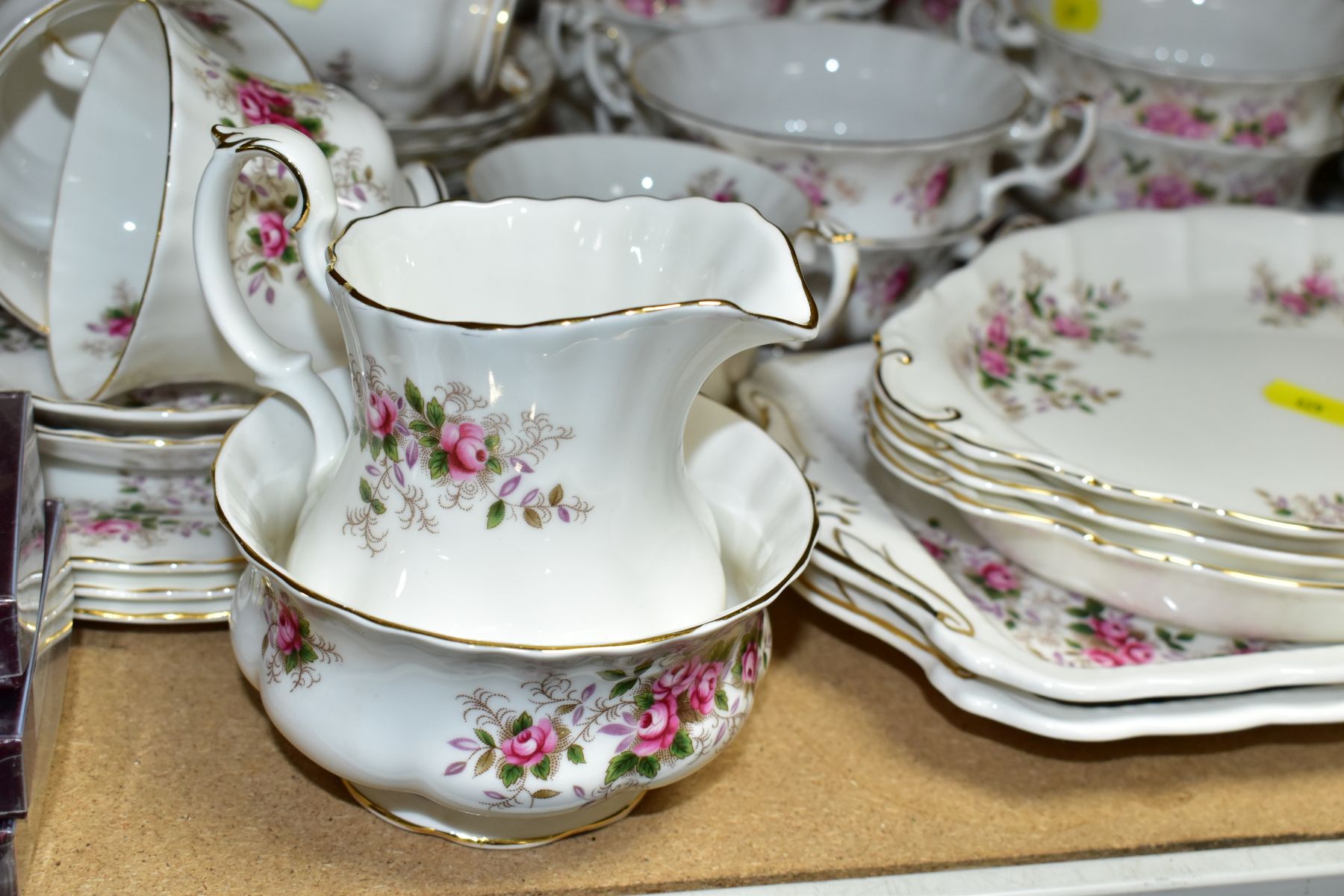 ROYAL ALBERT 'LAVENDER ROSE' PATTERN DINNER, TEA AND COFFEE SERVICE, oval platter (seconds), twin - Image 2 of 14