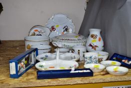 A SMALL GROUP OF ROYAL WORCESTER TABLEWARES, ETC, including Evesham pattern boxed butter knife,