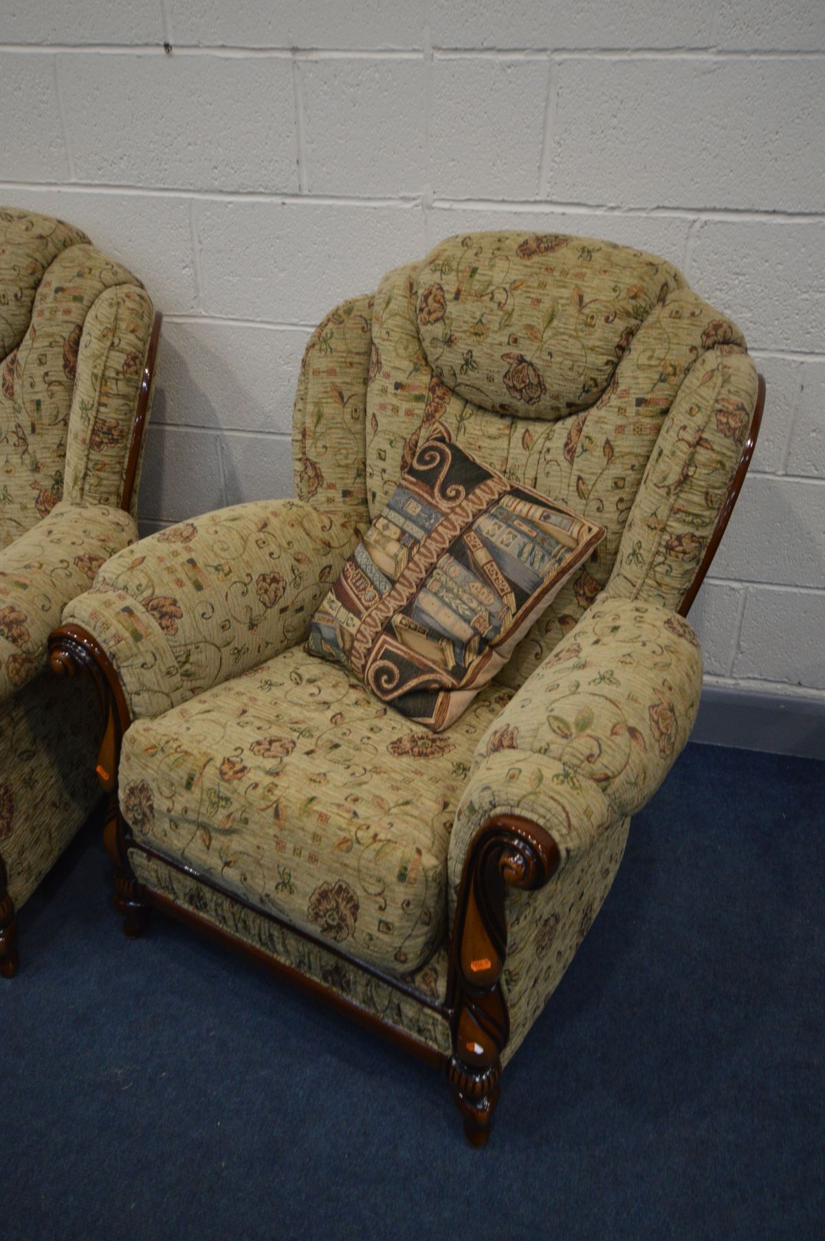 A WOOD AND UPHOLSTERED THREE PIECE SUITE, comprising a sofa, length 192cm and a pair of armchairs ( - Image 4 of 4