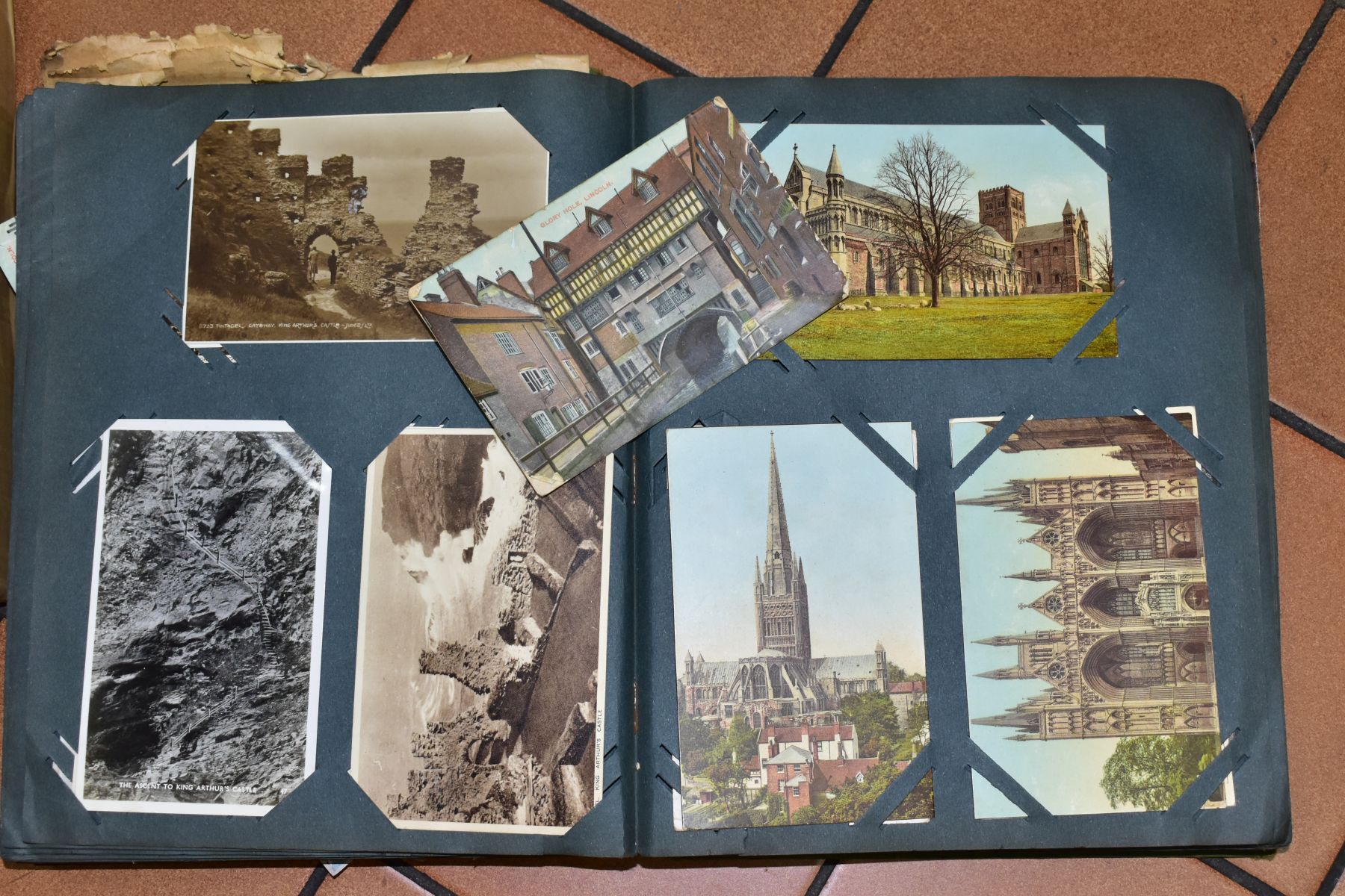 EPHEMERA, a collection of approximately 400 early-mid 20th Century postcards in albums and loose a - Image 9 of 12