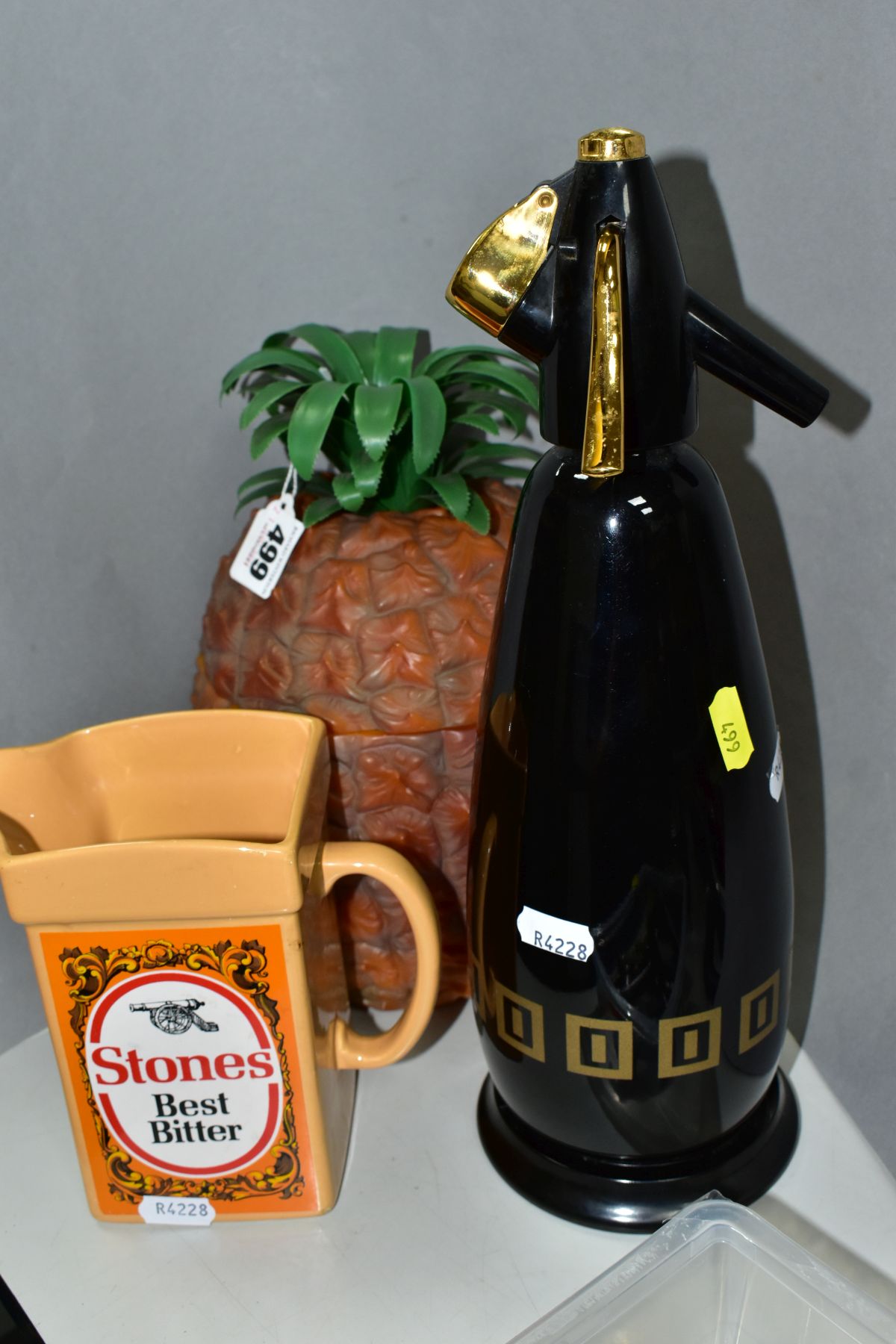 A 1970'S PINEAPPLE ICE BUCKET, height overall approximately 26cm (foam disintegrated between glass - Image 3 of 5