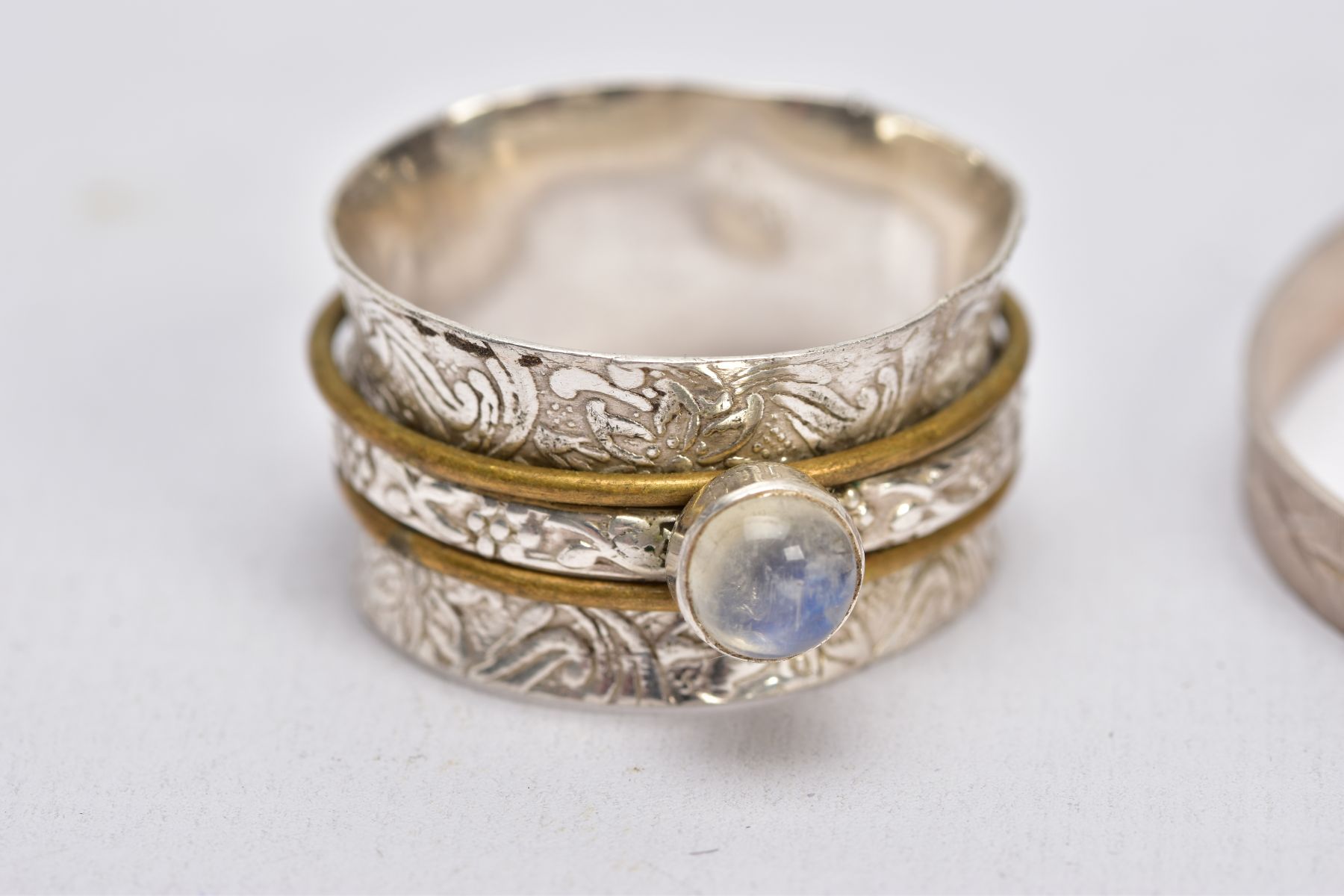 A SELECTION OF WHITE METAL JEWELLERY, to include a silver child's bangle in the form of a textured - Image 8 of 10