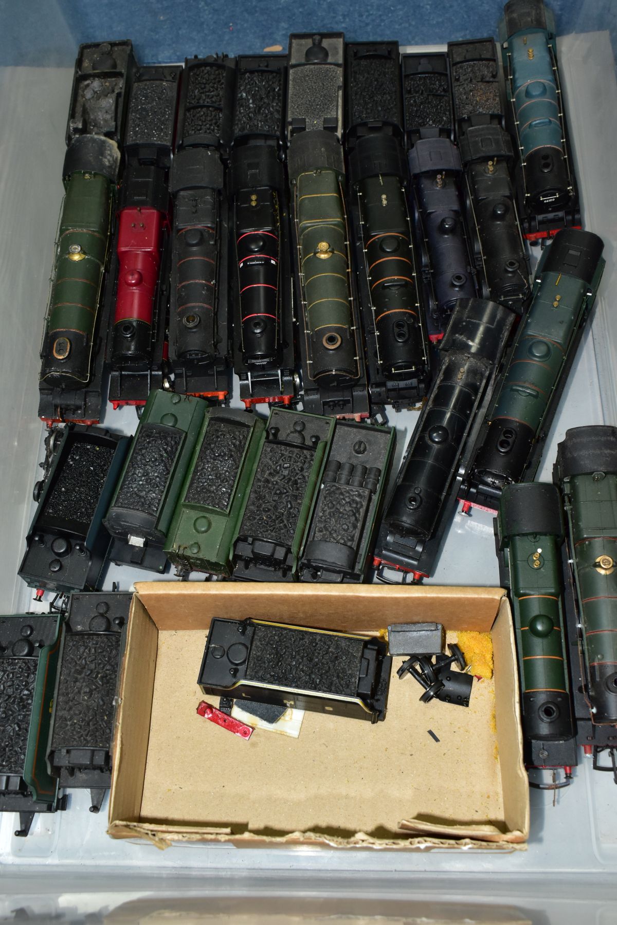 A QUANTITY OF UNBOXED AND ASSORTED 00 GAUGE LOCOMOTIVES, Tri-ang, Hornby, Bachmann, Airfix, Mainline - Image 2 of 9