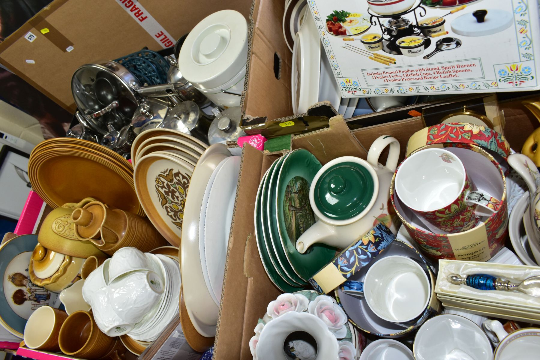 SIX BOXES AND LOOSE CERAMICS, GLASSWARES, KITCHEN ITEMS, ETC, to include Denby Marrakesh teacup - Image 9 of 10