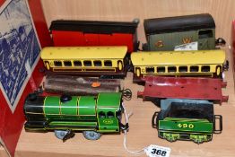 A QUANTITY OF UNBOXED AND ASSORTED 0 GAUGE MODEL RAILWAY ITEMS, to include Mettoy clockwork