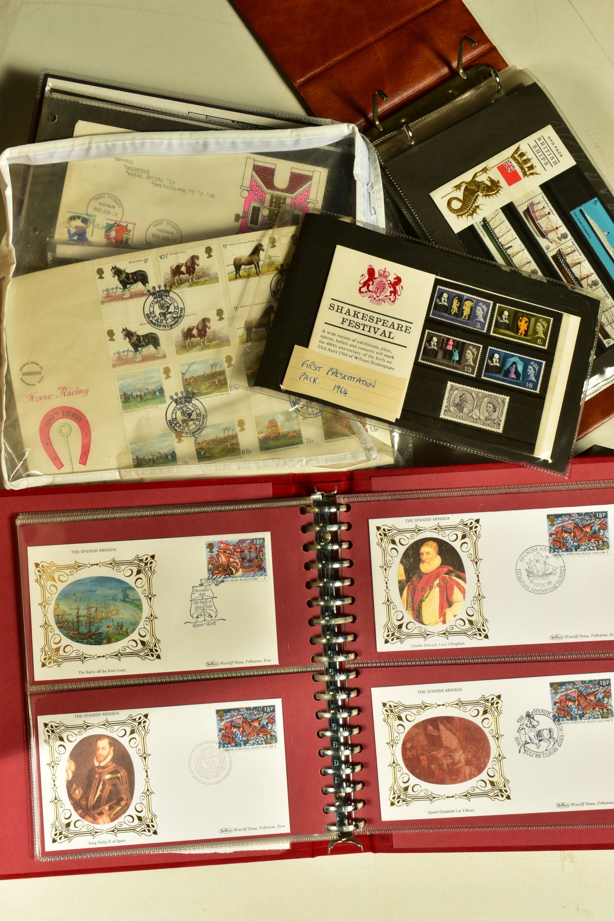 A COLLECTION OF COVERS AND PRESENTATION PACKS in 15 albums and a few loose. The covers mainly GB - Image 2 of 9