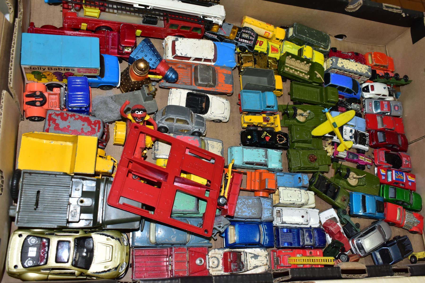 A QUANTITY OF UNBOXED AND ASSORTED PLAYWORN DIECAST VEHICLES, to include Spot-On-Fiat 500 No. 185, - Image 7 of 7