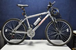 A RALEIGH MUSTANG GENTS MOUNTAIN BIKE with 21 speed twist grip gears , 18in aluminium frame, front