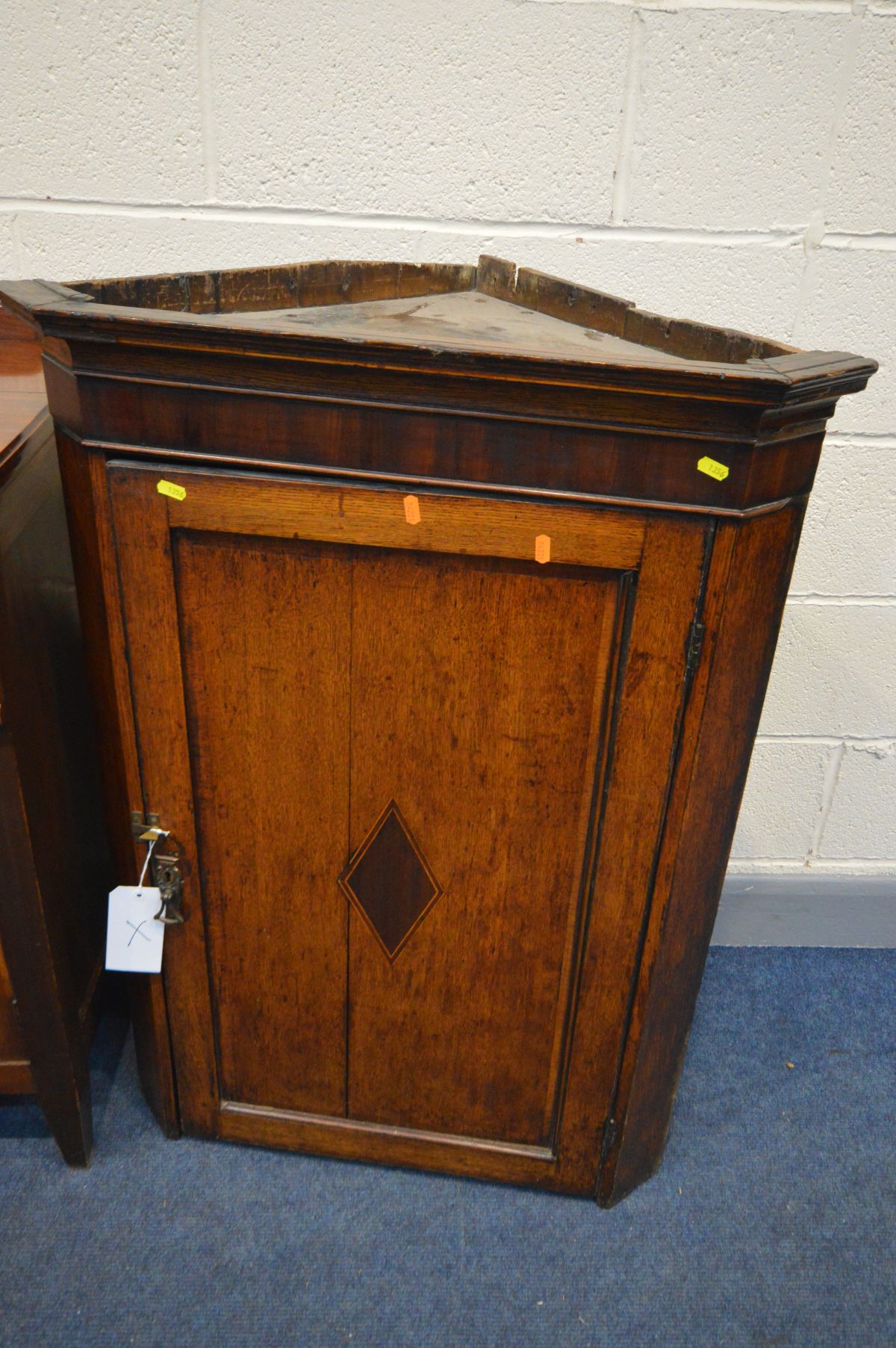 A GEORGIAN OAK SINGLE DOOR HANGING CORNER CUPBOARD, width 75cm x depth 44cm x height 105cm (crack to - Image 2 of 3