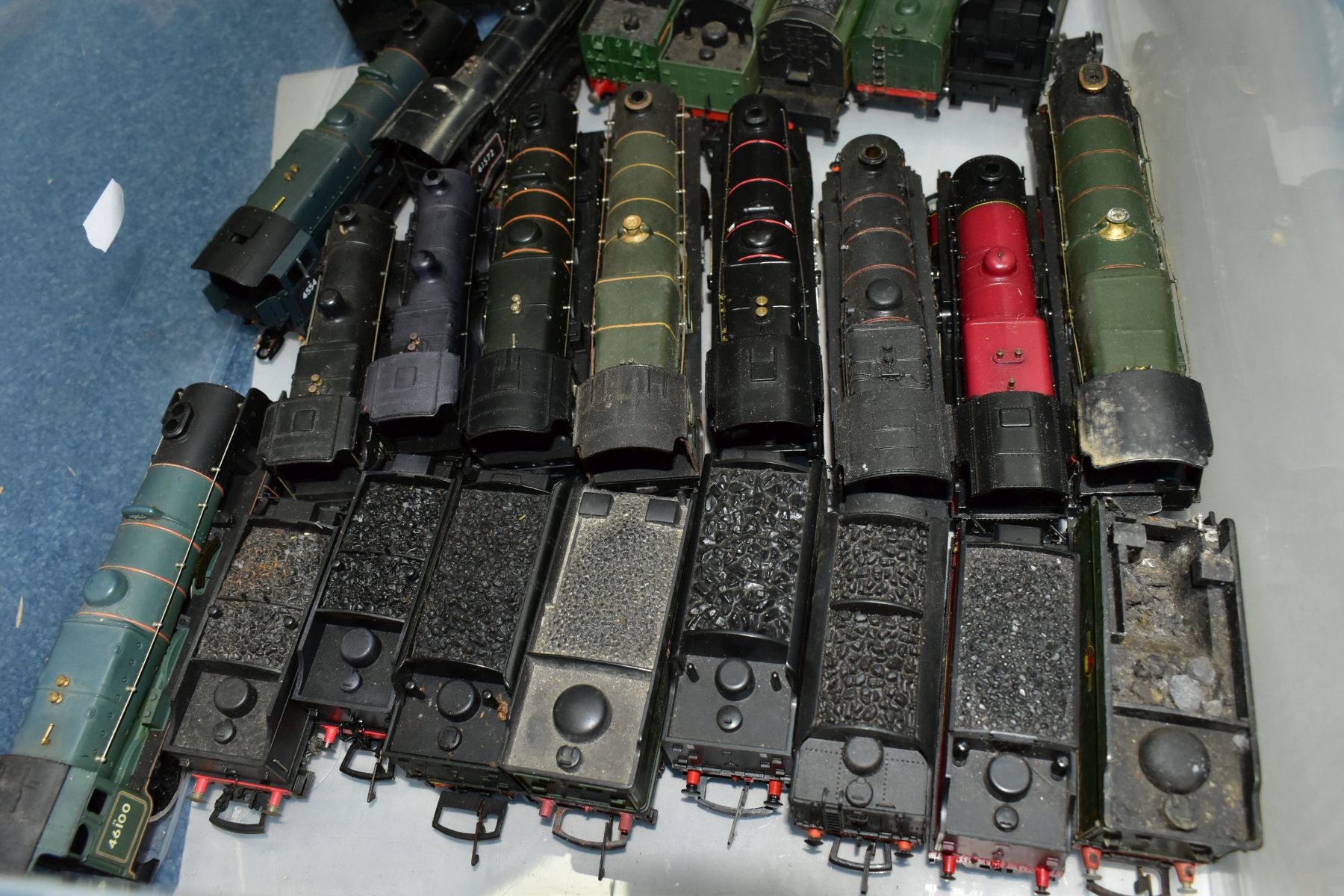A QUANTITY OF UNBOXED AND ASSORTED 00 GAUGE LOCOMOTIVES, Tri-ang, Hornby, Bachmann, Airfix, Mainline - Image 4 of 9