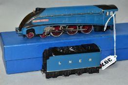 A HORNBY DUBLO A4 CLASS LOCOMOTIVE, 'Sir Nigel Gresley', No 7, L.N.E.R blue livery (EDL1),