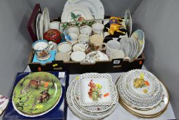 A BOX AND LOOSE CERAMIC RIBBON PLATES, ROYAL COMMEMORATIVES, ETC, to include a boxed Cow. Parade