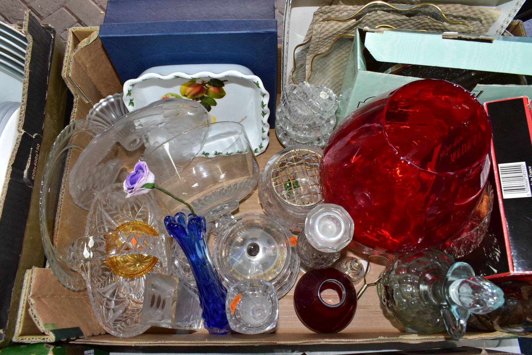 SIX BOXES AND LOOSE CERAMICS, GLASSWARES, KITCHEN ITEMS, ETC, to include Denby Marrakesh teacup - Image 3 of 10