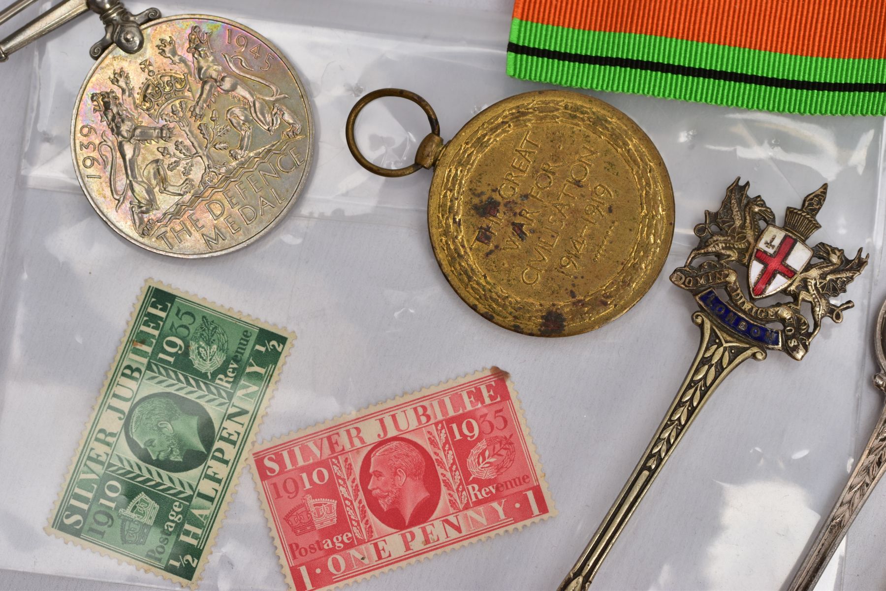 A BAG OF COLLECTABLE SPOONS AND TWO MEDALS, to include a silver teaspoon fitted with an army scene - Image 2 of 9