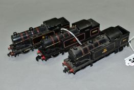THREE UNBOXED HORNBY DUBLO CLASS n2 TANK LOCOMOTIVES, two x No 69567, B.R lined black livery ( one