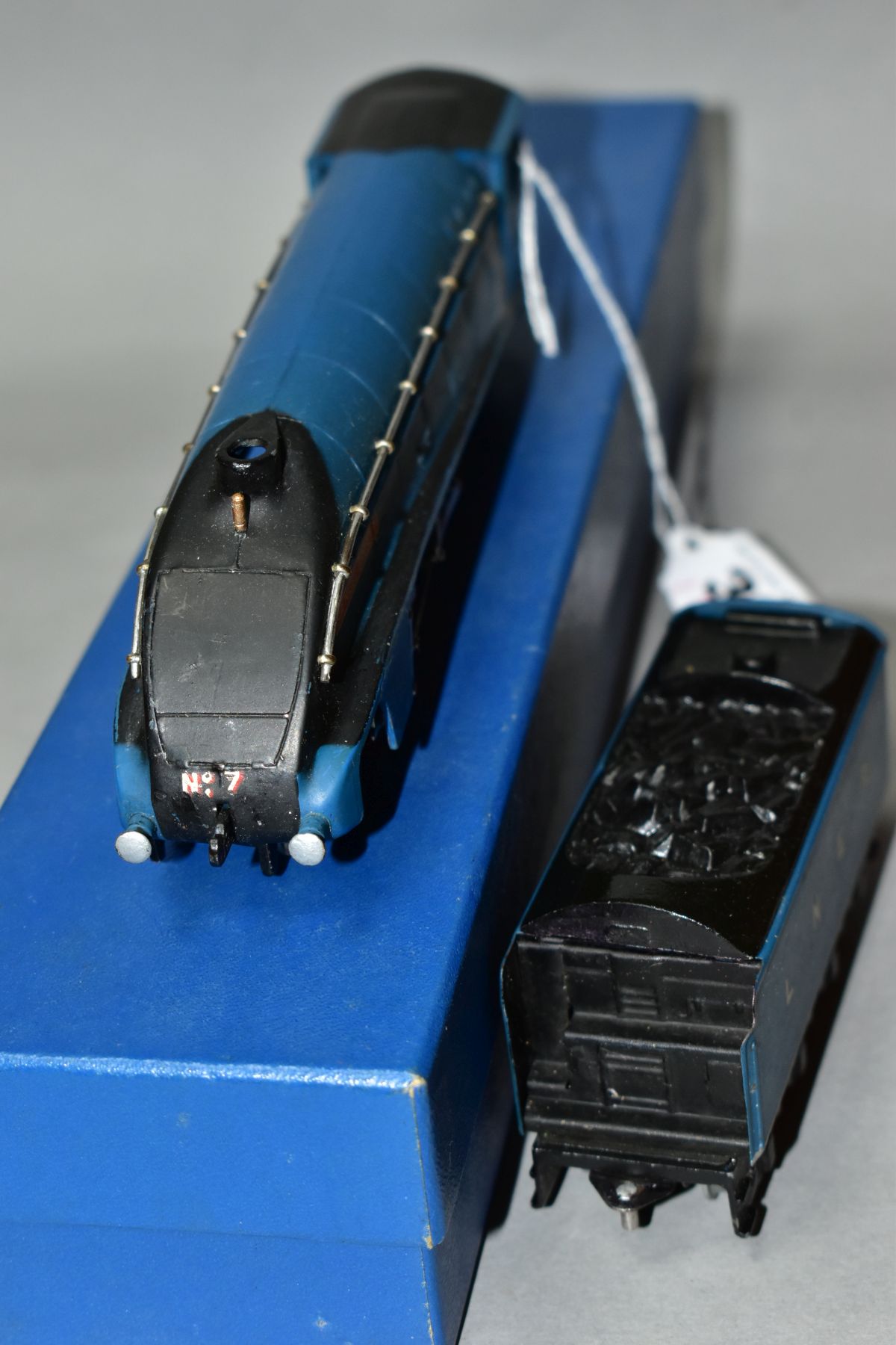 A HORNBY DUBLO A4 CLASS LOCOMOTIVE, 'Sir Nigel Gresley', No 7, L.N.E.R blue livery (EDL1), - Image 2 of 3