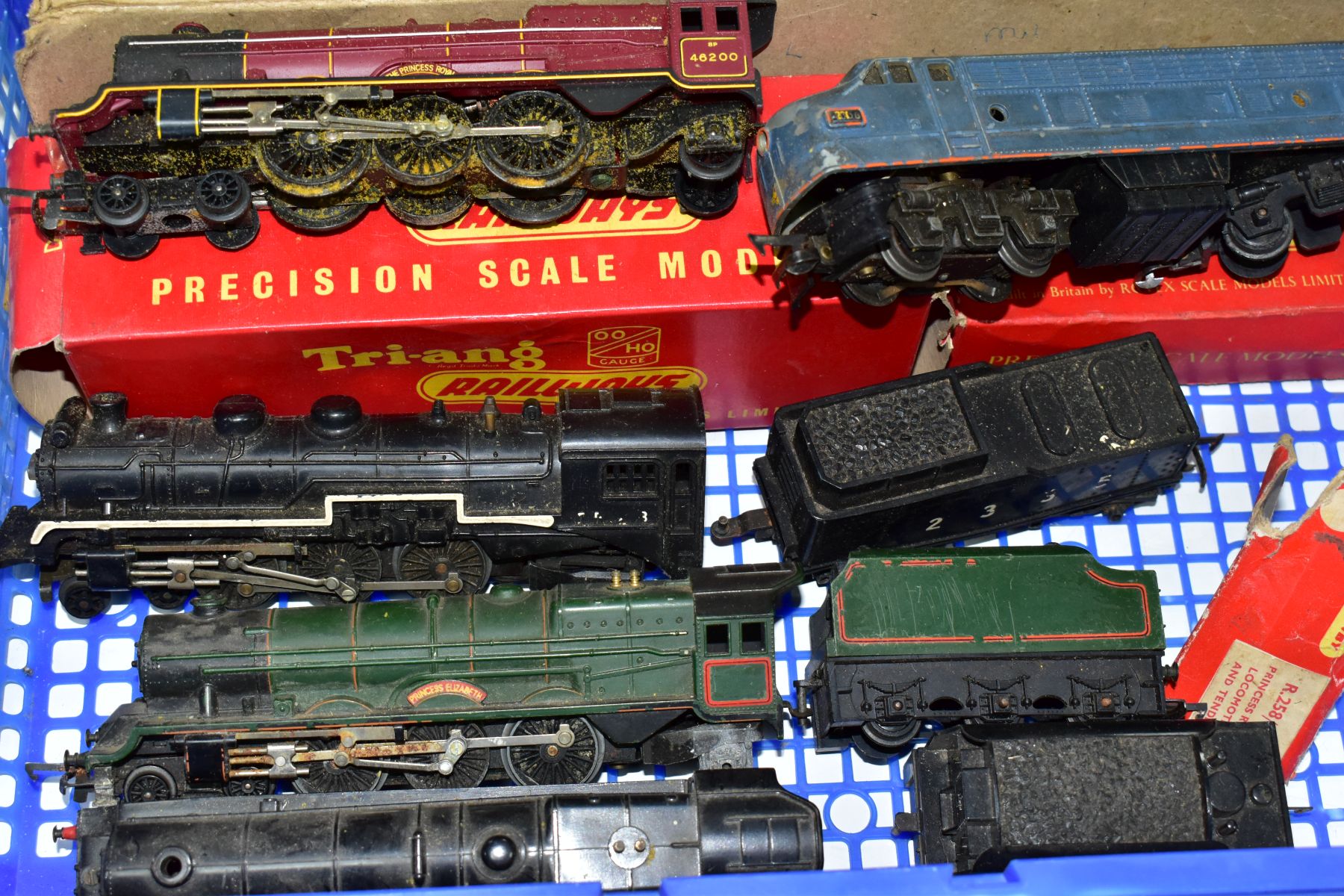 A QUANTITY OF BOXED AND UNBOXED TRI-ANG 00 GAUGE LOCOMOTIVES, assorted Princess class locomotives to - Image 4 of 5