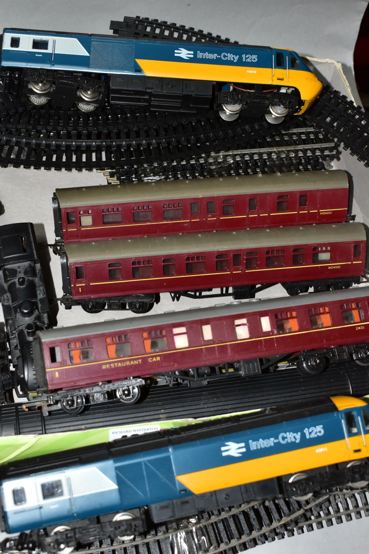 AN UNBOXED HORNBY 00 GAUGE CLASS 43 INTER CITY 125 HIGH SPEED TRAIN, power car No. 43010, dummy - Image 3 of 3