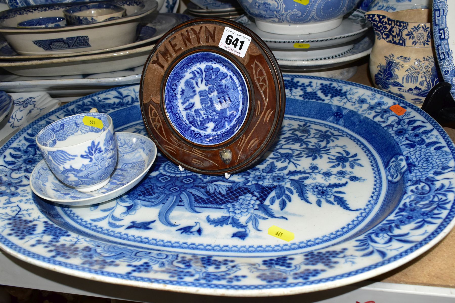 A GROUP OF 19TH AND 20TH CENTURY BLUE AND WHITE TRANSFER PRINTED POTTERY, to include an unmarked - Image 3 of 17