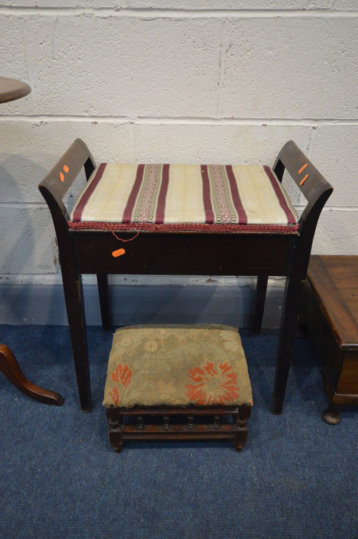 A VICTORIAN MAHOGANY OVAL TRIPOD TABLE, a low mahogany storage box/foot stool, Edwardian piano stool - Image 2 of 4