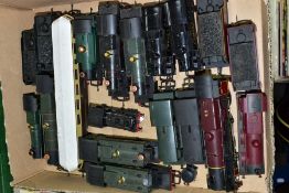 A QUANTITY OF UNBOXED AND ASSORTED 00 GAUGE LOCOMOTIVES, to include Hornby, Airfix, Lima, etc