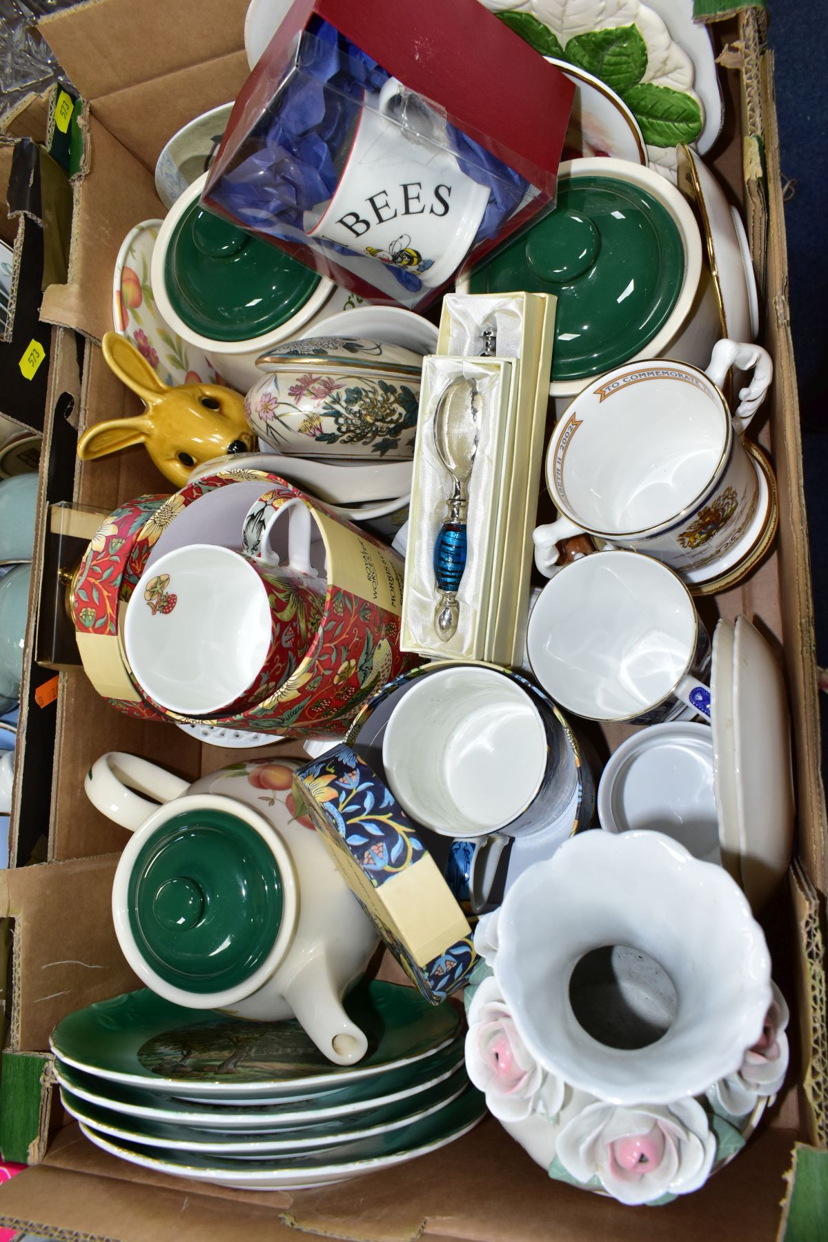 SIX BOXES AND LOOSE CERAMICS, GLASSWARES, KITCHEN ITEMS, ETC, to include Denby Marrakesh teacup - Image 4 of 10