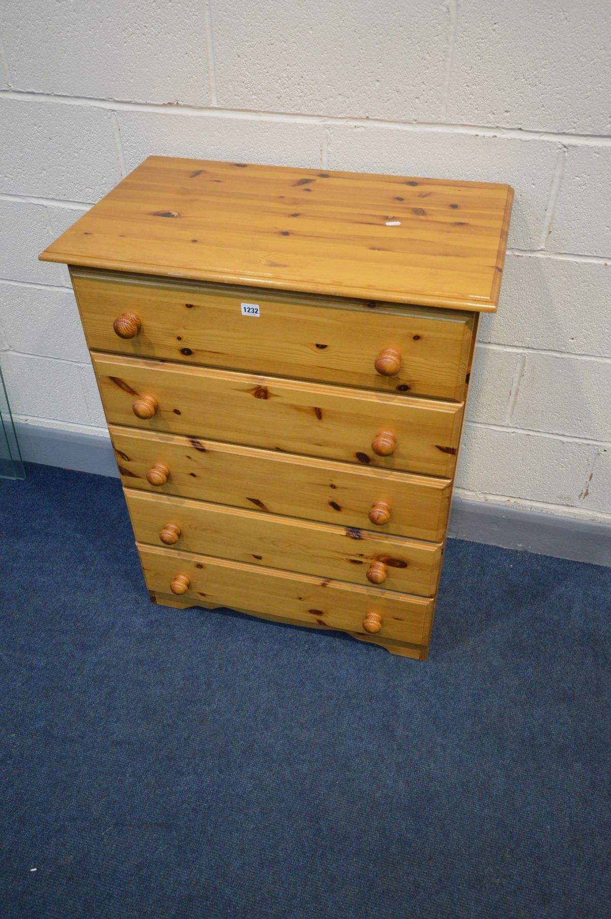 A MODERN PINE CHEST OF FIVE LONG DRAWERS, width 36cm x depth 45cm x height 99cm - Image 3 of 3