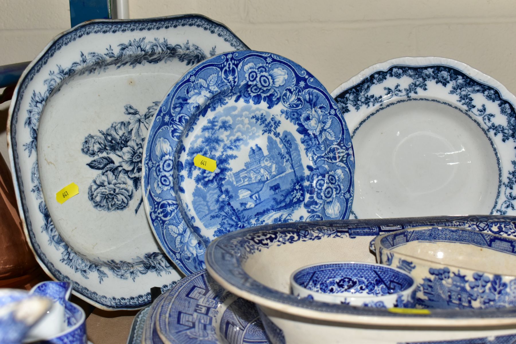 A GROUP OF 19TH AND 20TH CENTURY BLUE AND WHITE TRANSFER PRINTED POTTERY, to include an unmarked - Image 10 of 17