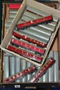 A QUANTITY OF MOSTLY UNBOXED AND ASSORTED HORNBY DUBLO COACHING STOCK, various B.R. MK1 Super detail