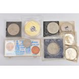 A SMALL AMOUNT OF COMMEMORATIVES to include a large gilded Queen Elizabeth Great British sovereigns