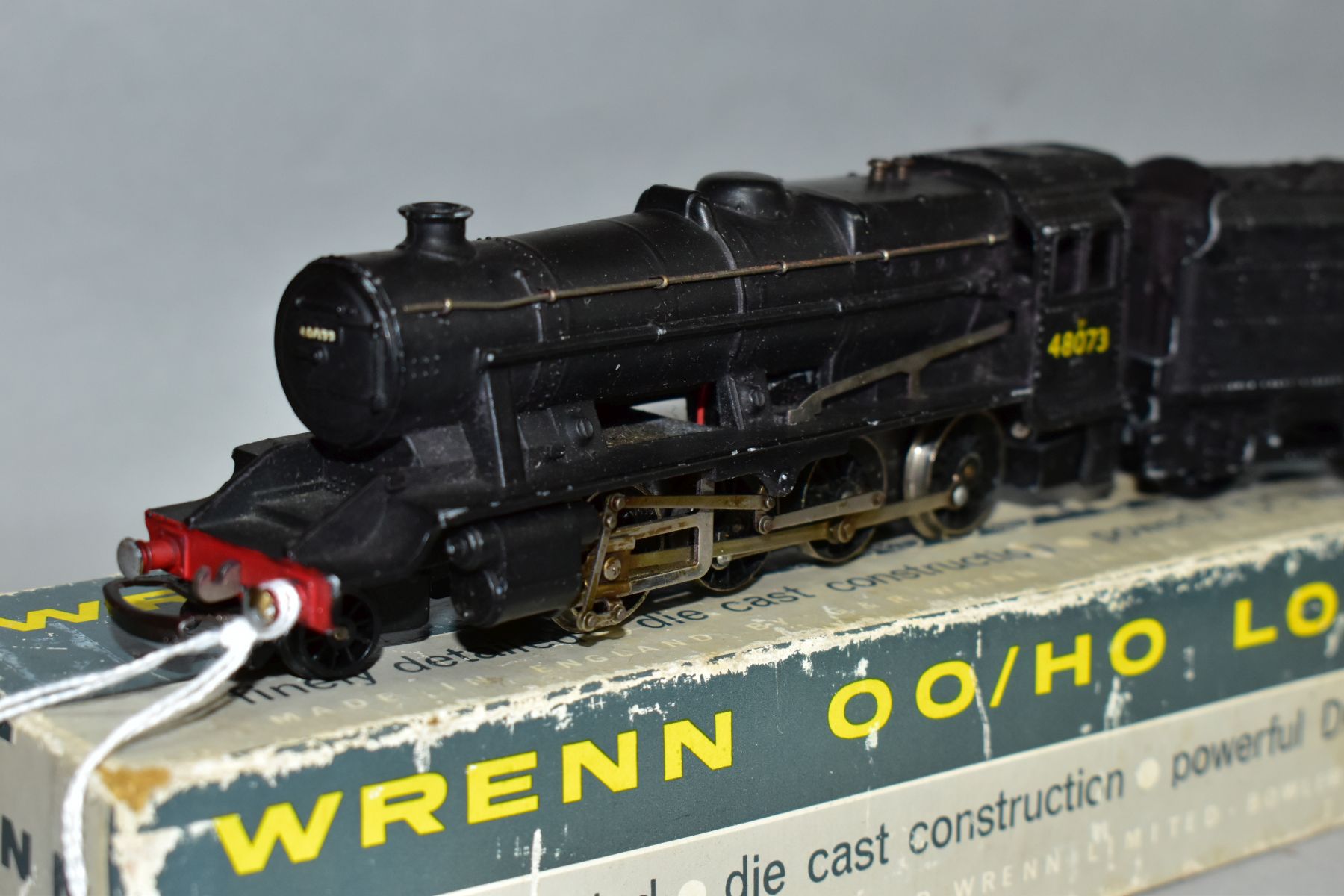 A BOXED WRENN RAILWAYS 00 GAUGE CLASS 8F LOCOMOTIVE, No 48073, B.R black livery (W2224), appears - Image 2 of 3