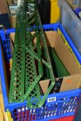 A SMALL QUANTITY OF ASSORTED MECCANO, red and green era including selection of girders constructed
