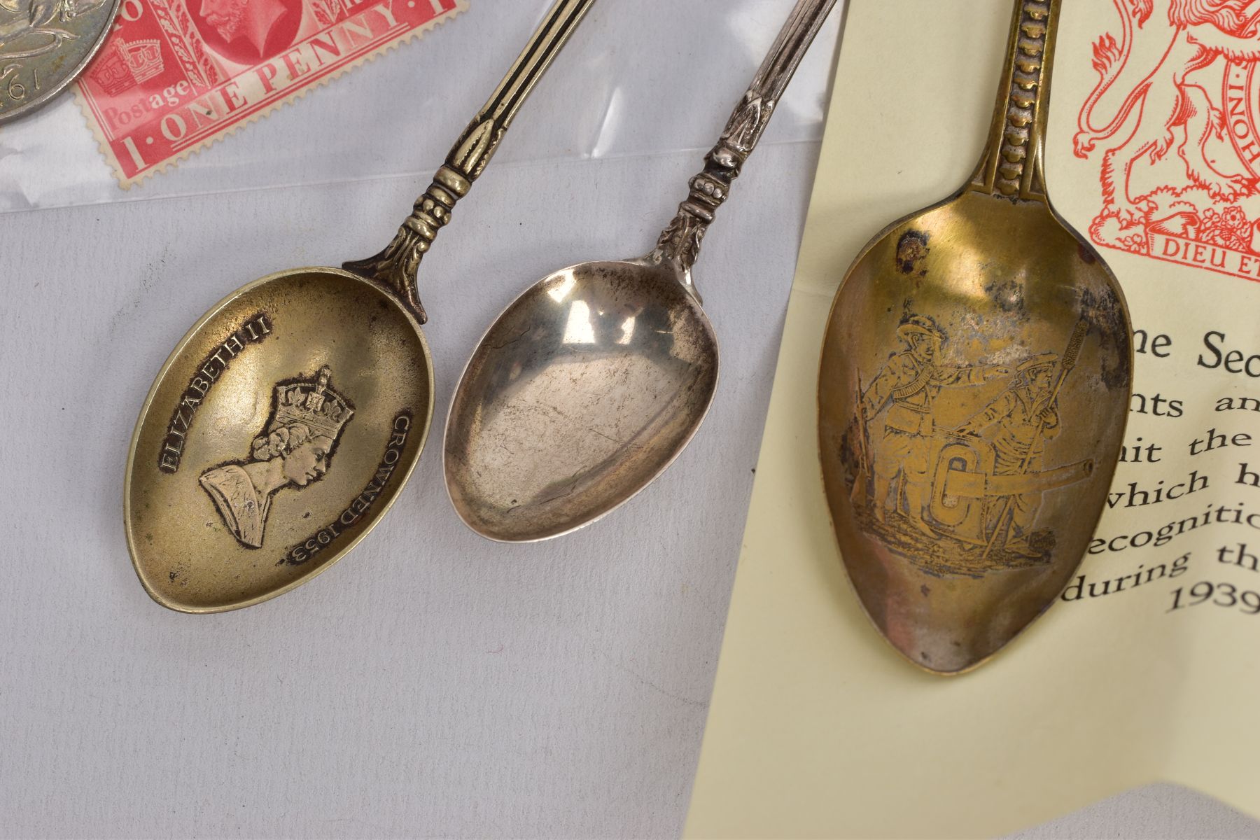 A BAG OF COLLECTABLE SPOONS AND TWO MEDALS, to include a silver teaspoon fitted with an army scene - Image 8 of 9