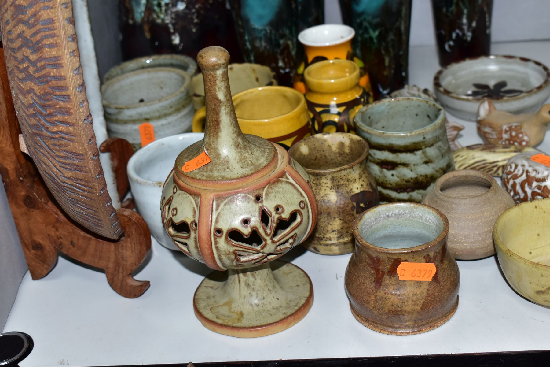 A FRENCH VALLAURIS WATER JUG, height 28.5cm with five matching Vallauris tapered beakers, each being - Image 3 of 10