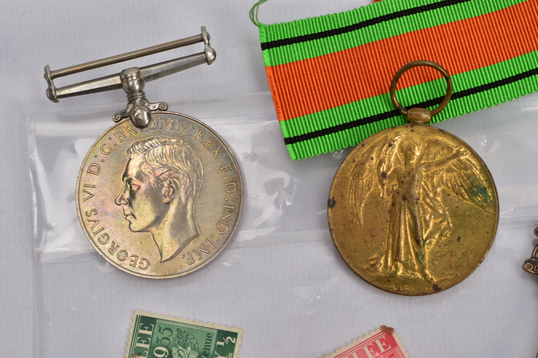 A BAG OF COLLECTABLE SPOONS AND TWO MEDALS, to include a silver teaspoon fitted with an army scene - Image 3 of 9