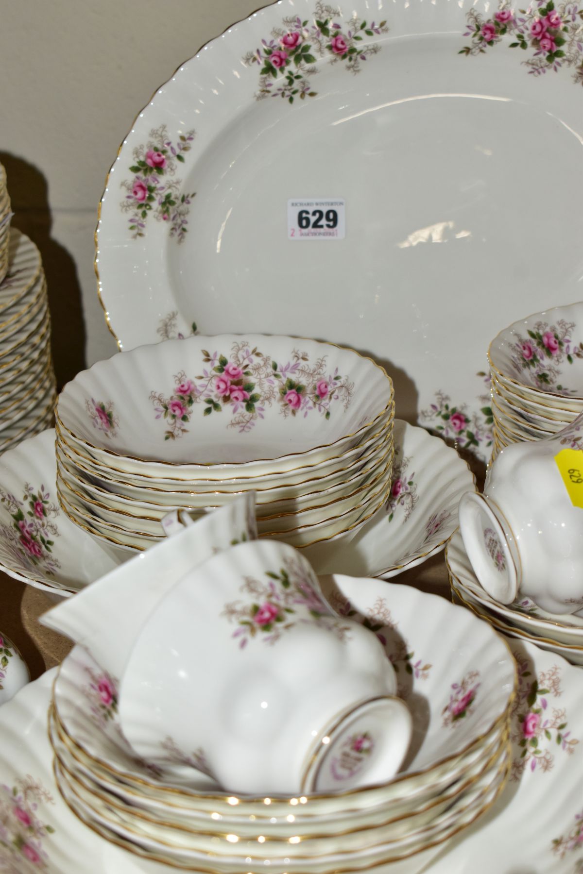 ROYAL ALBERT 'LAVENDER ROSE' PATTERN DINNER, TEA AND COFFEE SERVICE, oval platter (seconds), twin - Image 8 of 14