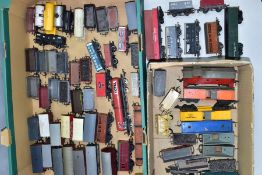 A QUANTITY OF UNBOXED AND ASSORTED 00 GAUGE WAGONS, to include Tri-ang, Hornby, Lima, Dapol,