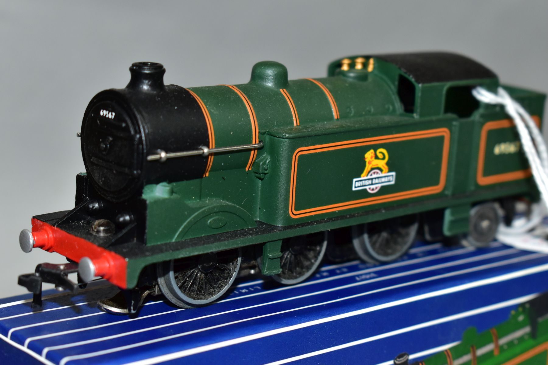 A BOXED HORNBY DUBLO CLASS N2 TANK LOCOMOTIVE, No. 69567, B.R. Lined green livery (EDL17), body - Image 2 of 3