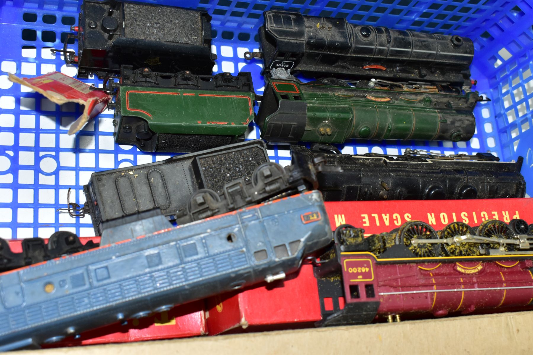 A QUANTITY OF BOXED AND UNBOXED TRI-ANG 00 GAUGE LOCOMOTIVES, assorted Princess class locomotives to - Image 5 of 5
