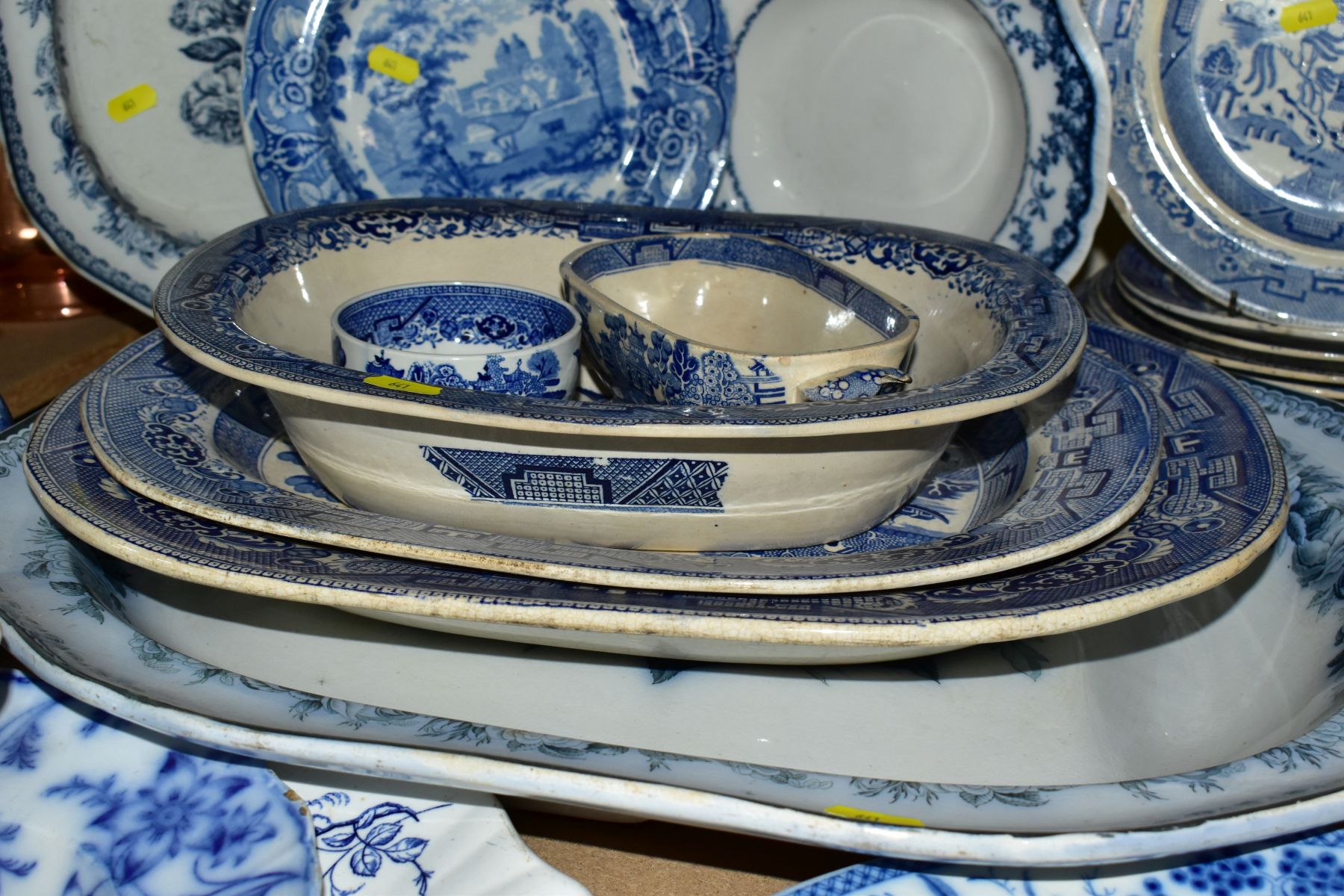 A GROUP OF 19TH AND 20TH CENTURY BLUE AND WHITE TRANSFER PRINTED POTTERY, to include an unmarked - Image 6 of 17
