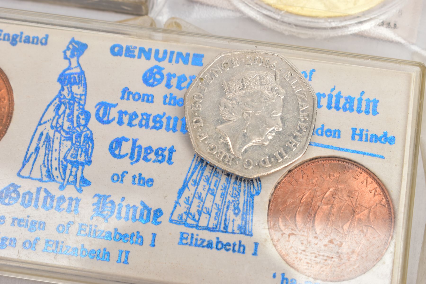 A SMALL AMOUNT OF COMMEMORATIVES to include a large gilded Queen Elizabeth Great British sovereigns - Image 3 of 3
