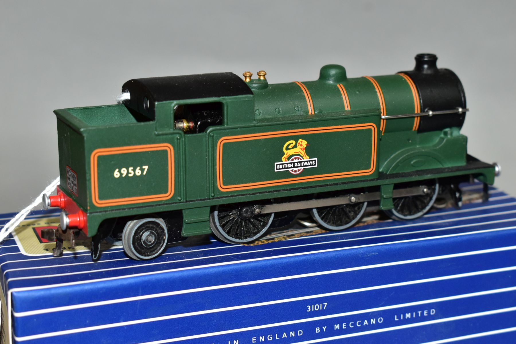 A BOXED HORNBY DUBLO CLASS N2 TANK LOCOMOTIVE, No. 69567, B.R. Lined green livery (EDL17), body - Image 3 of 3