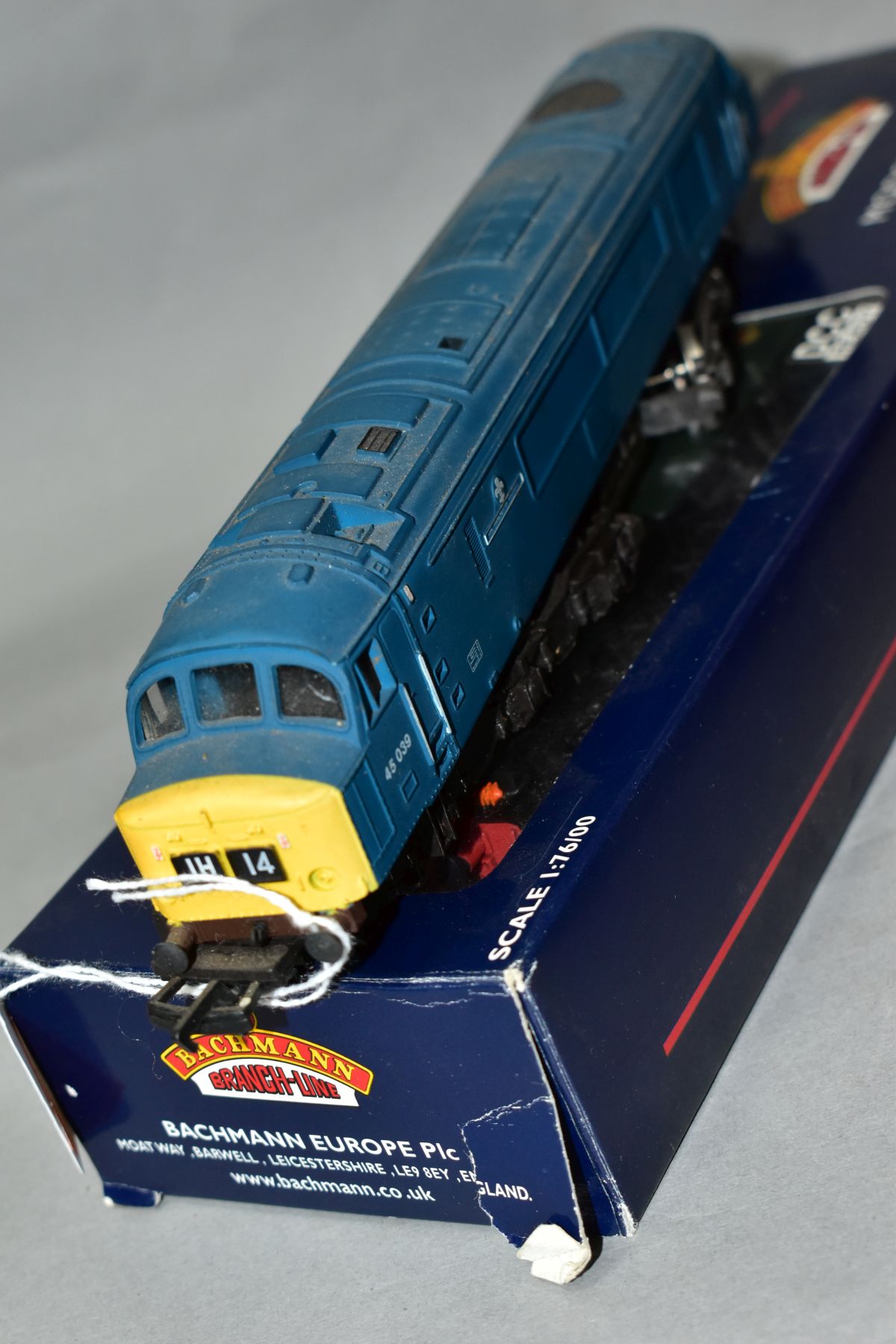 A BOXED BACHMANN 00 GAUGE CLASS 40 LOCOMOTIVE, 'Empress of Britain' No. D210, B.R. Green livery ( - Image 2 of 3