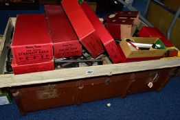 A QUANTITY OF BOXED AND UNBOXED HORNBY 0 GAUGE TRACK AND ACCESSORIES, to include boxed No 1 Level