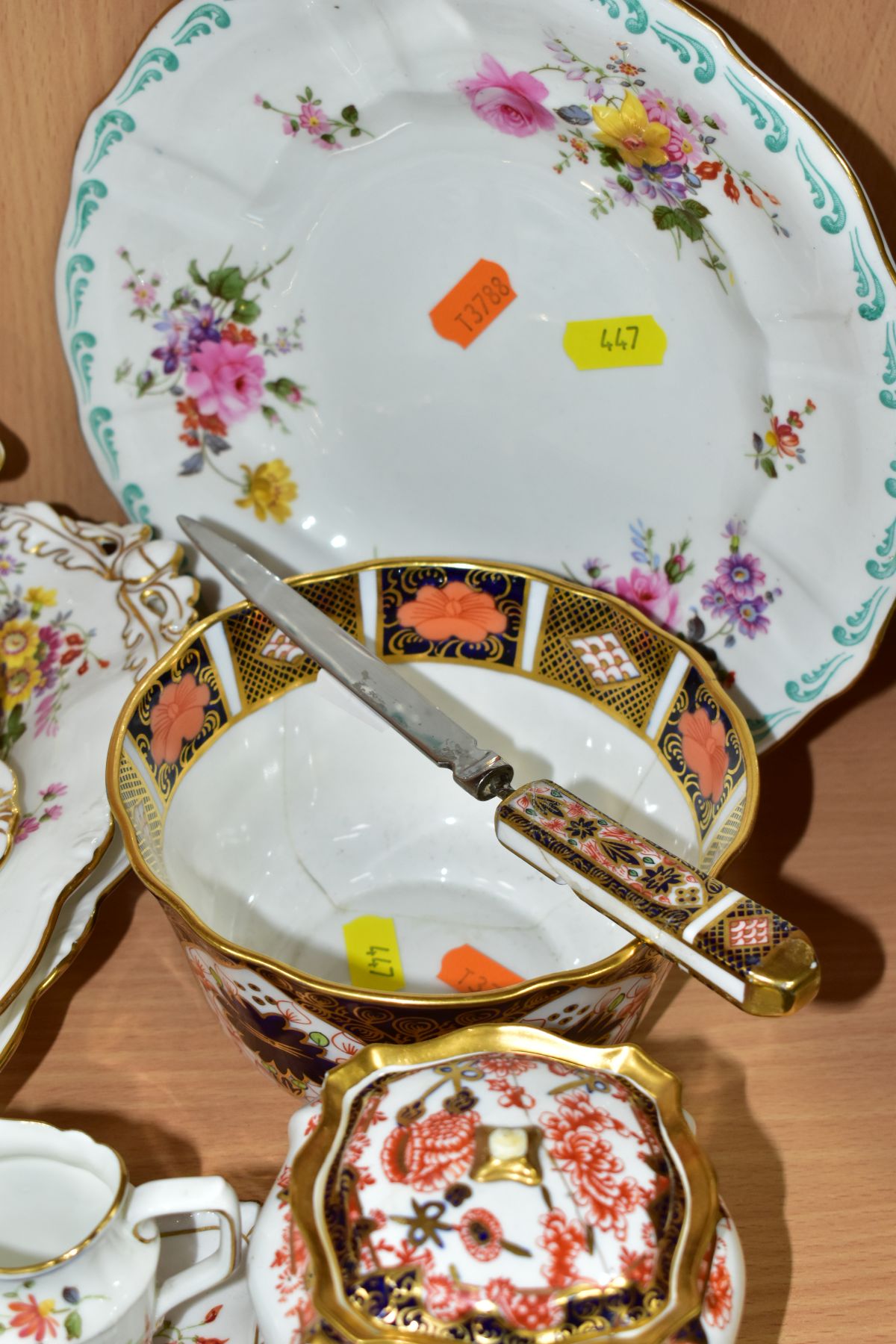 A QUANTITY OF ROYAL CROWN DERBY 'DERBY POSIES' AND ASSORTED IMARI PATTERNS, all four Imari pieces - Image 2 of 8