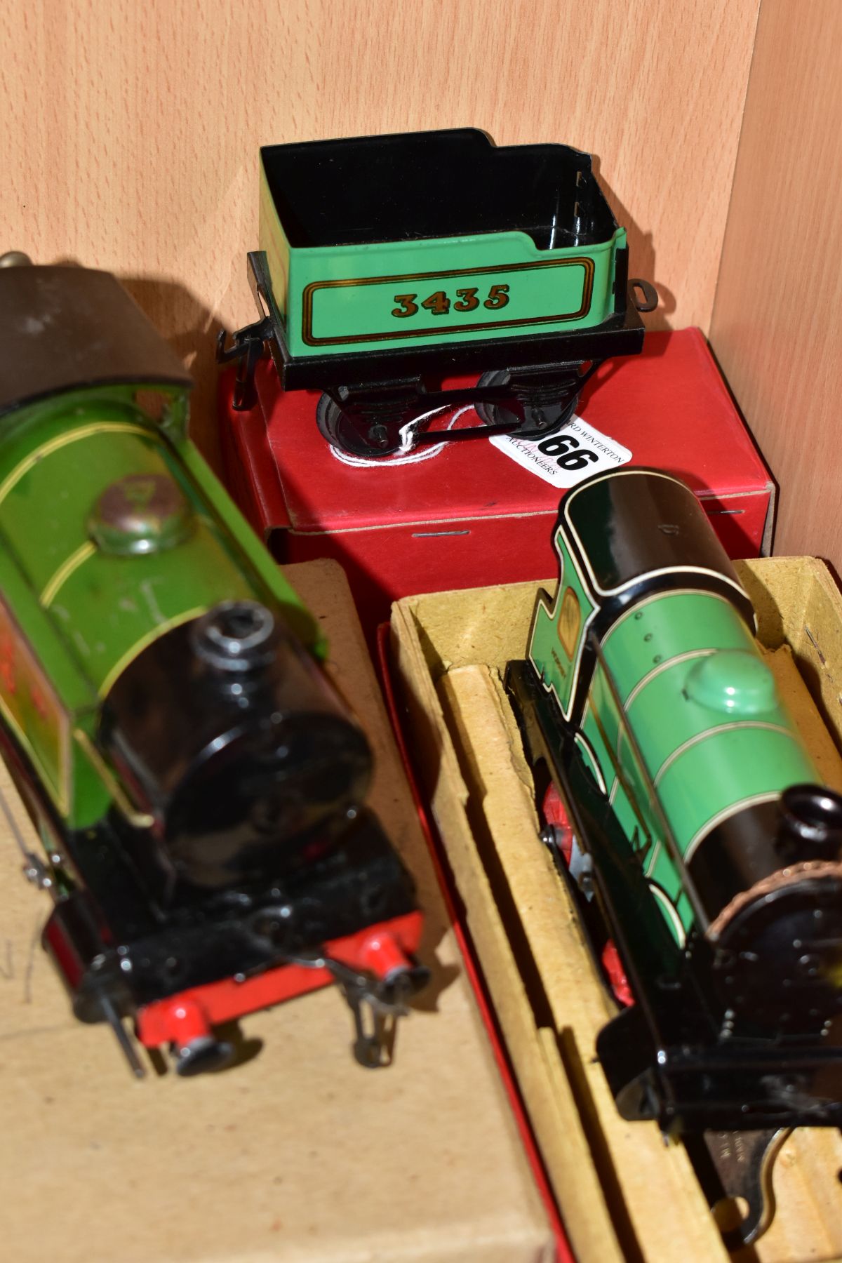 A BOXED HORNBY 0 GAUGE No 101 CLOCKWORK TANK LOCOMOTIVE, No 460, L.N.E.R green livery, playworn - Image 5 of 5